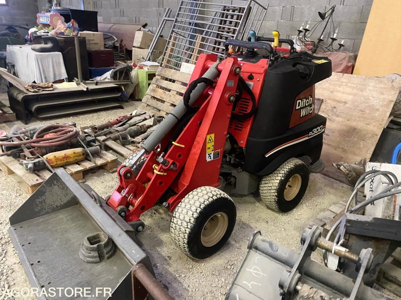 PORTEUR MULTI OUTILS DITCH WITCH ZAHN R300 - لودر: صور 1 PORTEUR MULTI OUTILS DITCH WITCH ZAHN R300 - لودر: صور 1