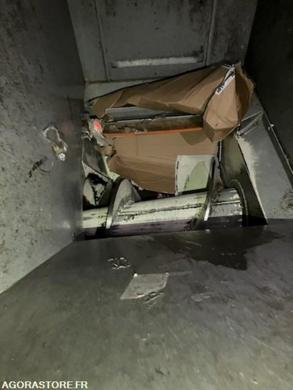 PRESSE A CARTON A VIS PRESTO SPN15 - 2009 - الأدوات والمعدات: صور 1 PRESSE A CARTON A VIS PRESTO SPN15 - 2009 - الأدوات والمعدات: صور 1