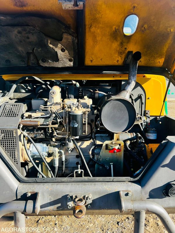 Pelle Mecalac 12MXT - 2004 - 4523 HEURES - حفارة: صور 5 Pelle Mecalac 12MXT - 2004 - 4523 HEURES - حفارة: صور 5