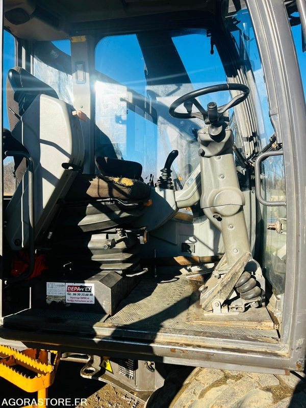 Pelle Mecalac 12MXT - 2004 - 4523 HEURES - حفارة: صور 3 Pelle Mecalac 12MXT - 2004 - 4523 HEURES - حفارة: صور 3