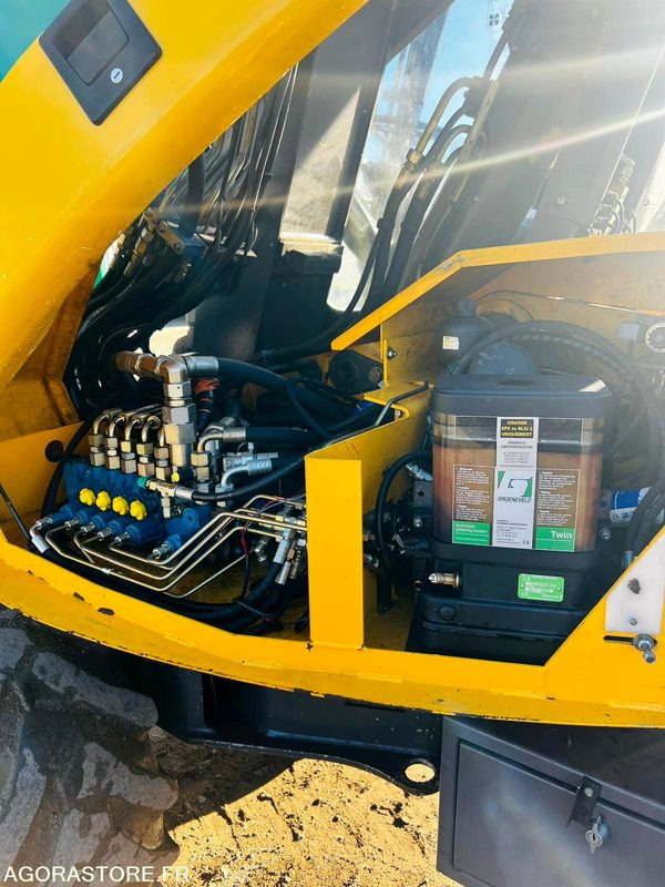 Pelle Mecalac 12MXT - 2004 - 4523 HEURES - حفارة: صور 4 Pelle Mecalac 12MXT - 2004 - 4523 HEURES - حفارة: صور 4