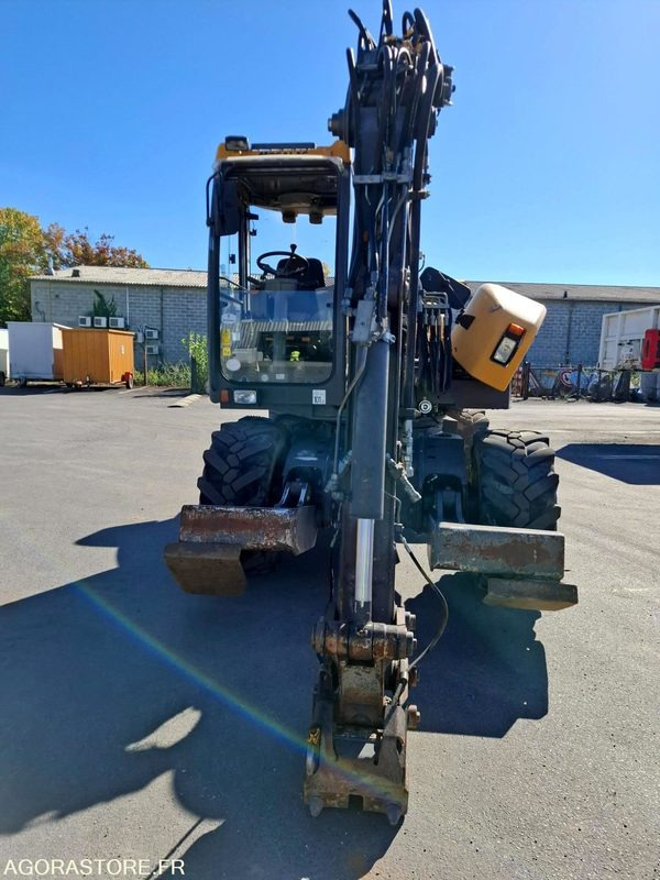 Pelle sur pneus MECALAC 12MTX - N° série 42770 - 2014 - 11400 heures - حفارة: صور 4 Pelle sur pneus MECALAC 12MTX - N° série 42770 - 2014 - 11400 heures - حفارة: صور 4