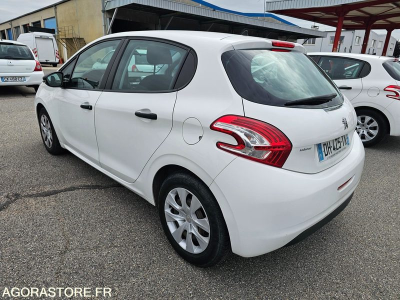 Peugeot 208 - 2014 - 134673km - DH425TX - سيارة: صور 4 Peugeot 208 - 2014 - 134673km - DH425TX - سيارة: صور 4