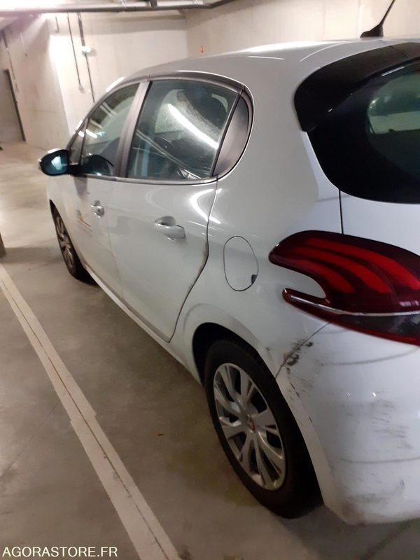 Peugeot 208 - 2015 - 210947kms - سيارة: صور 3 Peugeot 208 - 2015 - 210947kms - سيارة: صور 3
