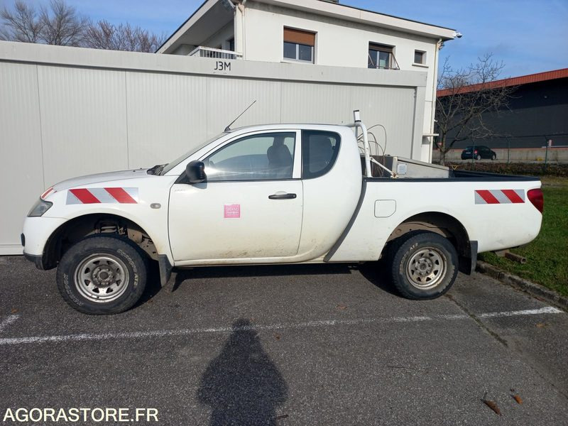 Pick-up Mitsubishi L200 de 2011 (réf. 4229) - شاحنة البيك أب: صور 3 Pick-up Mitsubishi L200 de 2011 (réf. 4229) - شاحنة البيك أب: صور 3