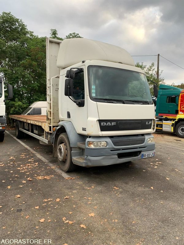 Porteur plateau DAF LF 18.250 - 2004 - 418000 Kms - شاحنة: صور 1 Porteur plateau DAF LF 18.250 - 2004 - 418000 Kms - شاحنة: صور 1