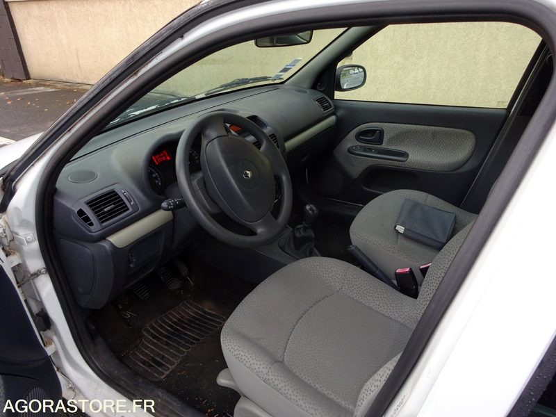 RENAULT CLIO - 2005 - 169150KM - سيارة: صور 5 RENAULT CLIO - 2005 - 169150KM - سيارة: صور 5