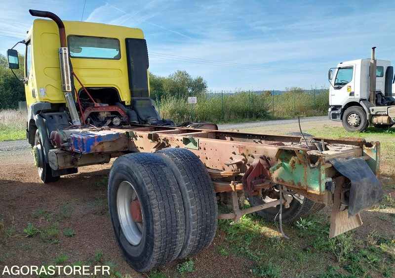 RENAULT KERAX 300-19 / 1999 / 660960 km - الشاسيه شاحنة: صور 2 RENAULT KERAX 300-19 / 1999 / 660960 km - الشاسيه شاحنة: صور 2