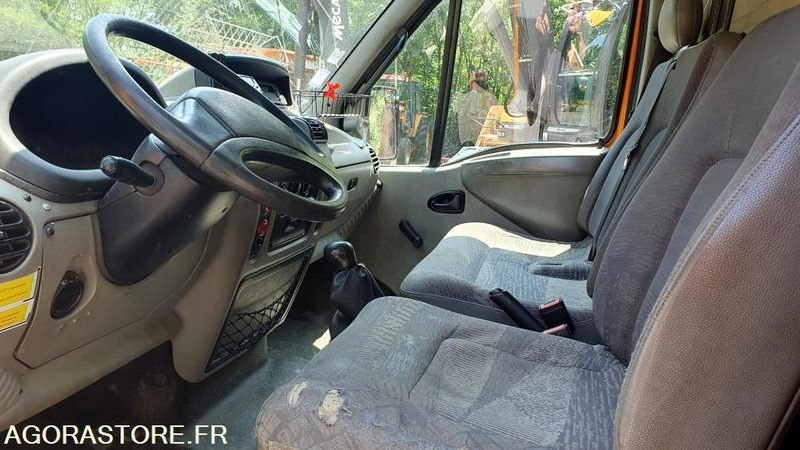 RENAULT MASCOTT E1241 - 246967kms - 2002 - الشاحنات الصغيرة: صور 5 RENAULT MASCOTT E1241 - 246967kms - 2002 - الشاحنات الصغيرة: صور 5
