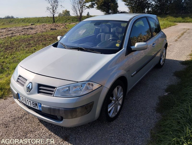 RENAULT MEGANE - 149000 KILOMETRES - ESSENCE - VÉHICULE 5 PLACES - ANNEE 2004 - سيارة: صور 1 RENAULT MEGANE - 149000 KILOMETRES - ESSENCE - VÉHICULE 5 PLACES - ANNEE 2004 - سيارة: صور 1