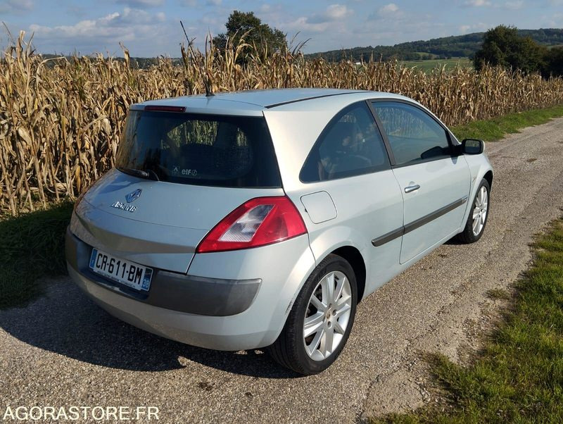 RENAULT MEGANE - 149000 KILOMETRES - ESSENCE - VÉHICULE 5 PLACES - ANNEE 2004 - سيارة: صور 4 RENAULT MEGANE - 149000 KILOMETRES - ESSENCE - VÉHICULE 5 PLACES - ANNEE 2004 - سيارة: صور 4