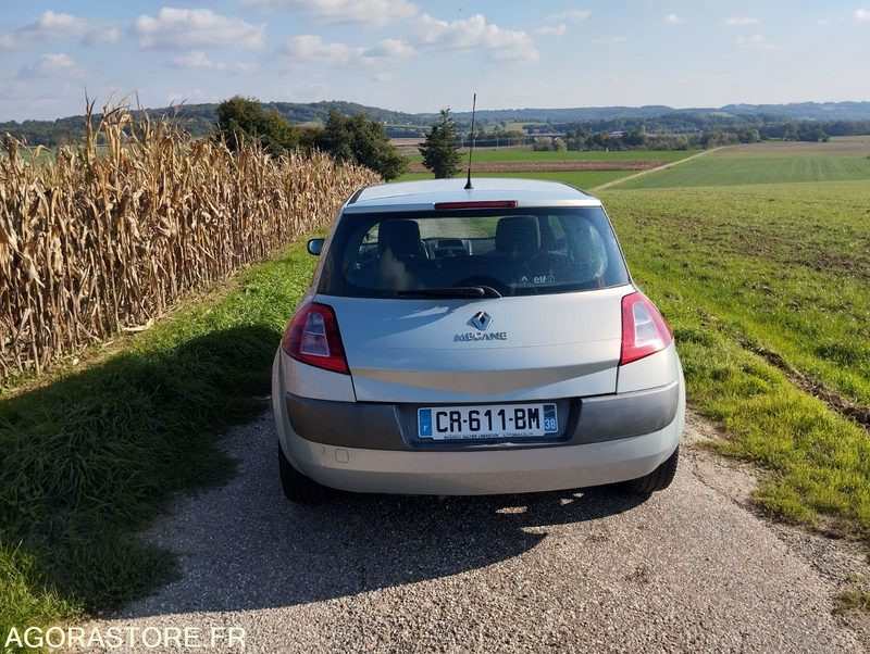 RENAULT MEGANE - 149000 KILOMETRES - ESSENCE - VÉHICULE 5 PLACES - ANNEE 2004 - سيارة: صور 5 RENAULT MEGANE - 149000 KILOMETRES - ESSENCE - VÉHICULE 5 PLACES - ANNEE 2004 - سيارة: صور 5