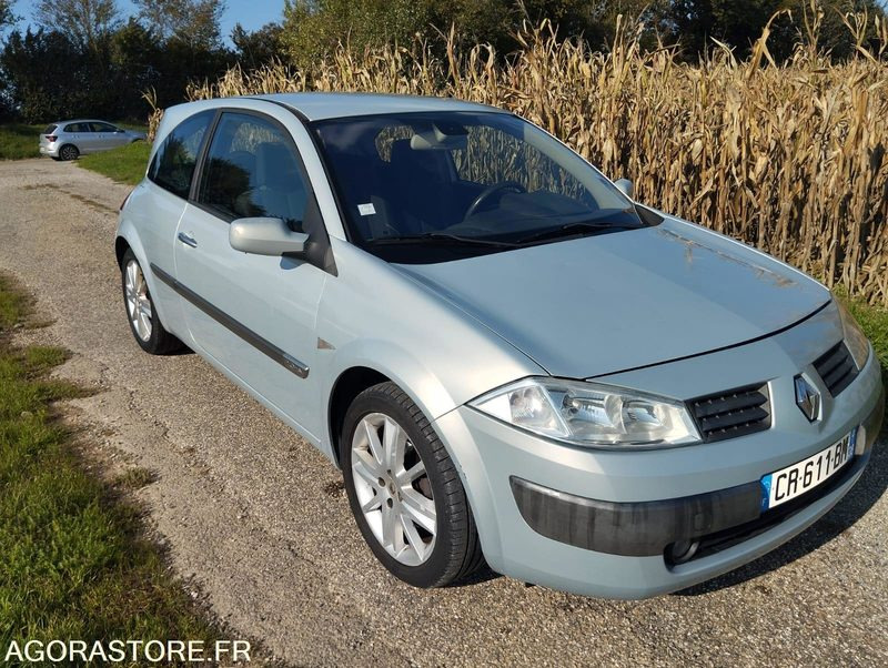 RENAULT MEGANE - 149000 KILOMETRES - ESSENCE - VÉHICULE 5 PLACES - ANNEE 2004 - سيارة: صور 2 RENAULT MEGANE - 149000 KILOMETRES - ESSENCE - VÉHICULE 5 PLACES - ANNEE 2004 - سيارة: صور 2