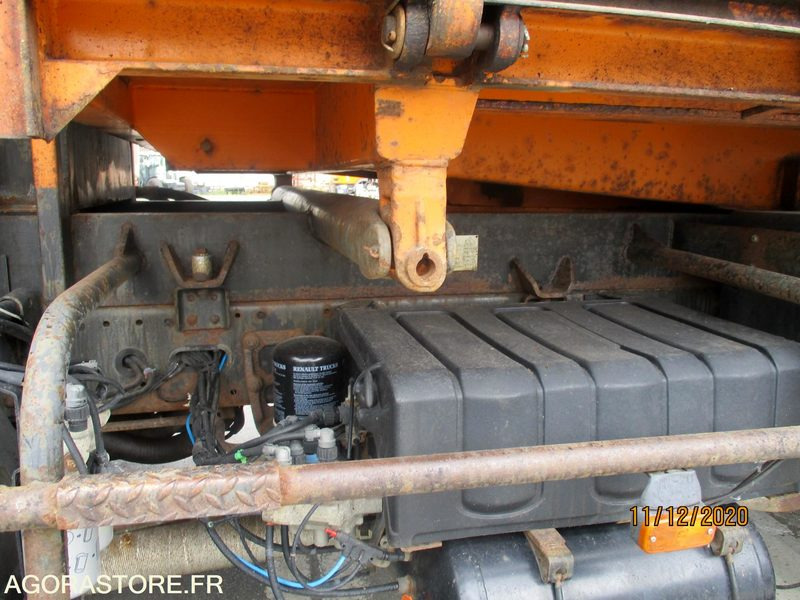 شاحنة RENAULT MIDLUM 22016C BENNE 2001: صور 8