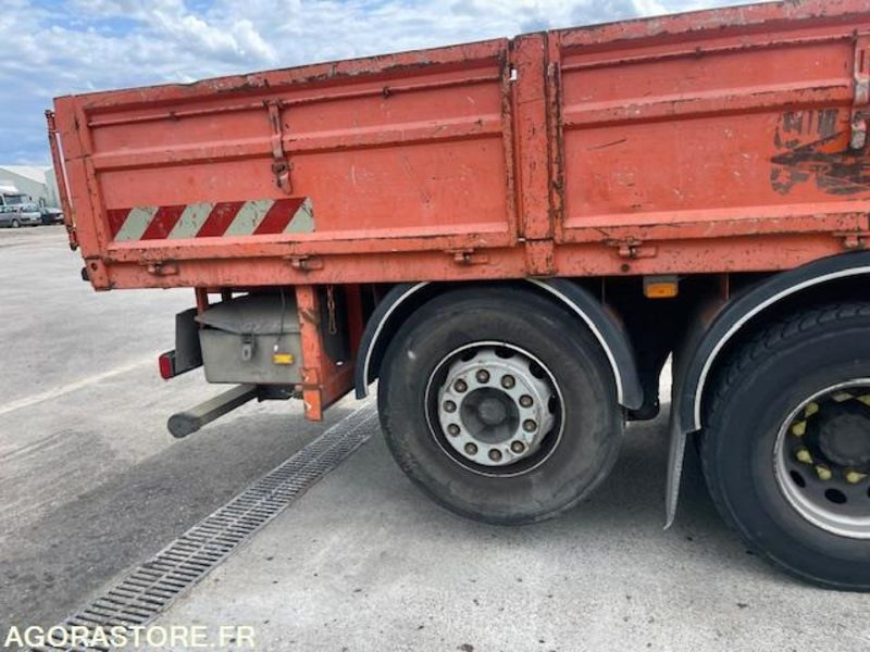 RENAULT PREMIUM LANDER 430.26 - PLATEAU GRUE - GRUE FASSI F150 + RADIO - 2011 - شاحنة: صور 3 RENAULT PREMIUM LANDER 430.26 - PLATEAU GRUE - GRUE FASSI F150 + RADIO - 2011 - شاحنة: صور 3