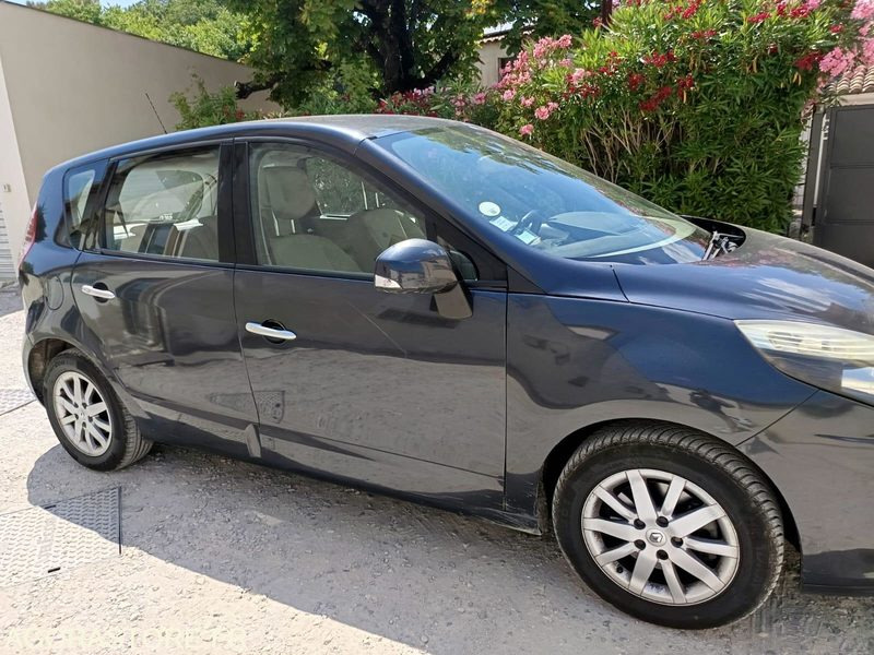 RENAULT SCENIC - 2009 - 154900KMS - سيارة: صور 2 RENAULT SCENIC - 2009 - 154900KMS - سيارة: صور 2