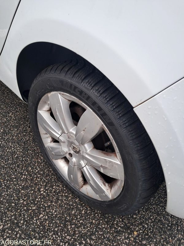 Renault CLIO 3 -2011 - سيارة: صور 5 Renault CLIO 3 -2011 - سيارة: صور 5