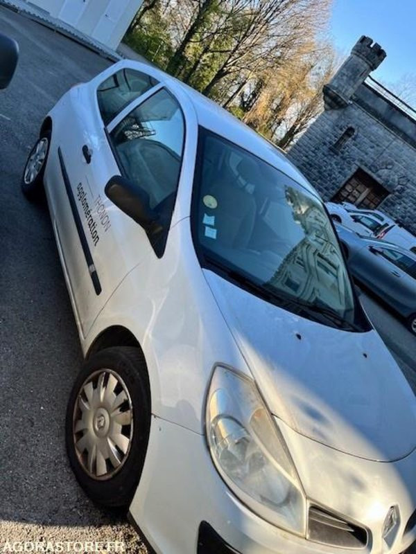 Renault Clio 164741 kms 2007 - سيارة: صور 4 Renault Clio 164741 kms 2007 - سيارة: صور 4