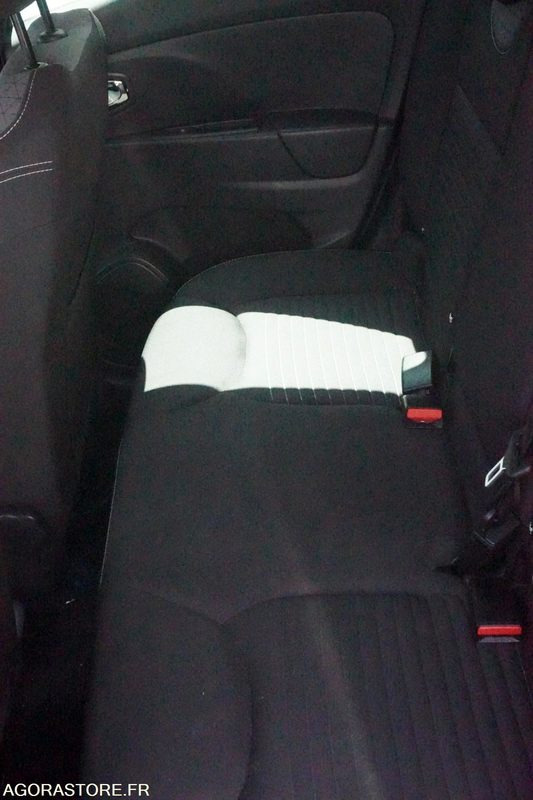 Renault Clio 4 122544 kms 2013 - سيارة: صور 4 Renault Clio 4 122544 kms 2013 - سيارة: صور 4