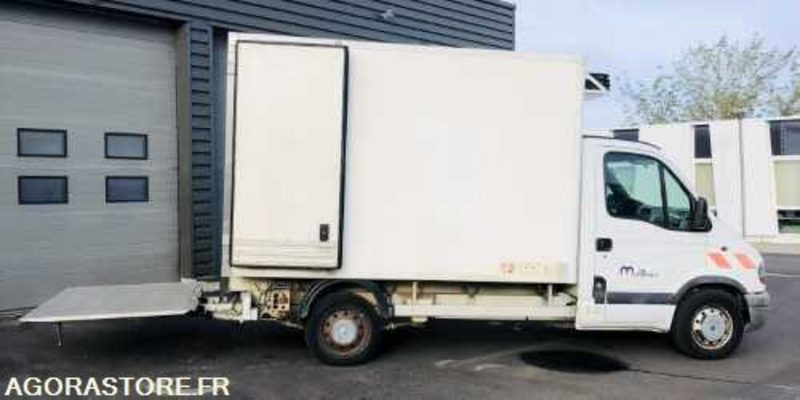 Renault Master Frigorifique 3T5 - 245575km - 2002 - الشاحنات الصغيرة المبردة: صور 4 Renault Master Frigorifique 3T5 - 245575km - 2002 - الشاحنات الصغيرة المبردة: صور 4