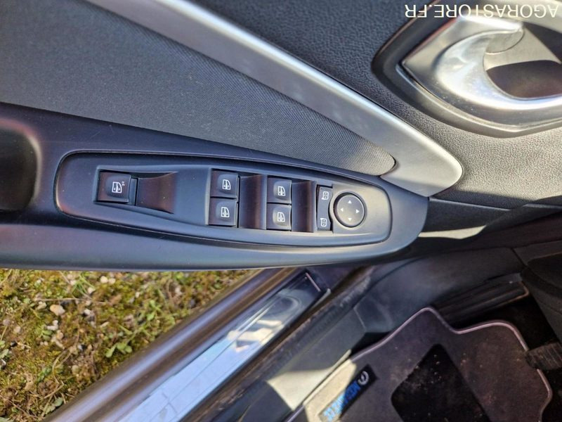 Renault Megane - AW621KV - 2010 - 148435km - سيارة: صور 5 Renault Megane - AW621KV - 2010 - 148435km - سيارة: صور 5