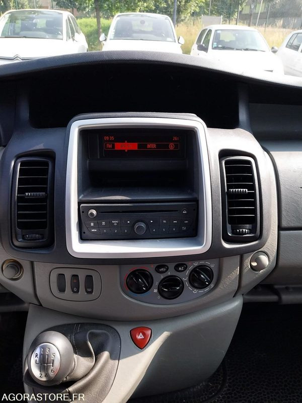 Renault Trafic 9 places DA-953-LM de 2013 avec 135 698 kms - حافلة صغيرة, ميكروباص: صور 4 Renault Trafic 9 places DA-953-LM de 2013 avec 135 698 kms - حافلة صغيرة, ميكروباص: صور 4