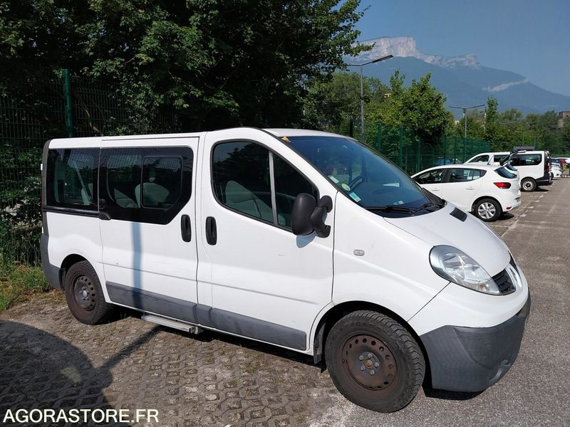 Renault Trafic 9 places DA-953-LM de 2013 avec 135 698 kms - حافلة صغيرة, ميكروباص: صور 1 Renault Trafic 9 places DA-953-LM de 2013 avec 135 698 kms - حافلة صغيرة, ميكروباص: صور 1