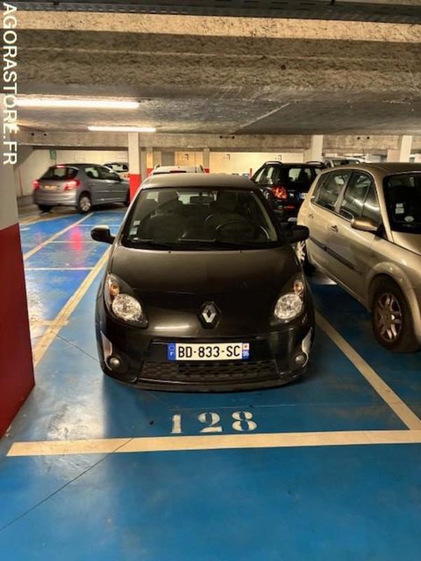 Renault Twingo essence année 2010 avec 122700 km - سيارة: صور 1 Renault Twingo essence année 2010 avec 122700 km - سيارة: صور 1