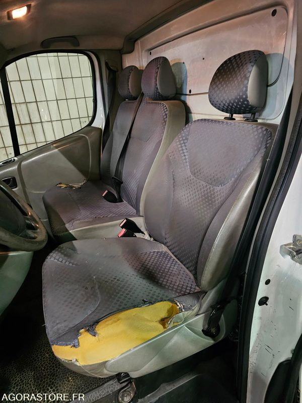 Renault trafic - 2008 - 51119km - 239 AMZ 93 - فان: صور 5 Renault trafic - 2008 - 51119km - 239 AMZ 93 - فان: صور 5