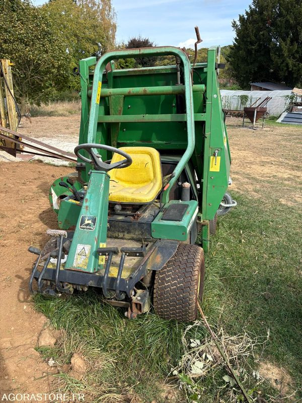 TONDEUSE AUTOPORTEE JOHN DEERE - جزازة المروج: صور 1 TONDEUSE AUTOPORTEE JOHN DEERE - جزازة المروج: صور 1