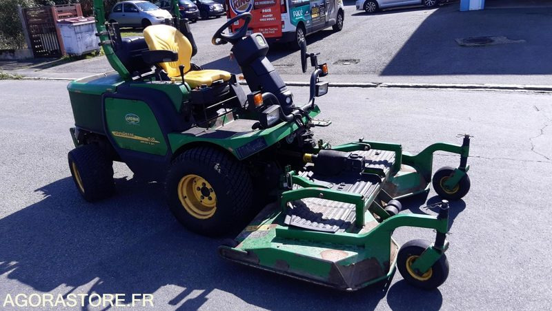 TONDEUSE FRONTALE JOHN DEERE - جزازة المروج: صور 1 TONDEUSE FRONTALE JOHN DEERE - جزازة المروج: صور 1
