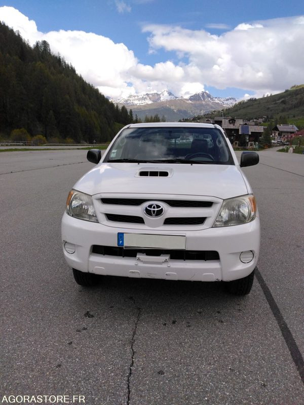TOYOTA HILUX - قلاب صغير: صور 1 TOYOTA HILUX - قلاب صغير: صور 1