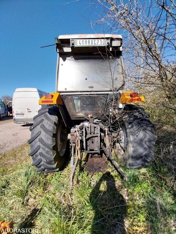 TRACTEUR ENAULT ERGOS100 + CHARGEUR FAUCHEUX - جرار: صور 3 TRACTEUR ENAULT ERGOS100 + CHARGEUR FAUCHEUX - جرار: صور 3
