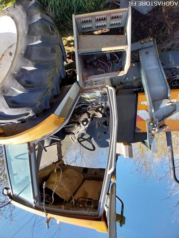 TRACTEUR ENAULT ERGOS100 + CHARGEUR FAUCHEUX - جرار: صور 5 TRACTEUR ENAULT ERGOS100 + CHARGEUR FAUCHEUX - جرار: صور 5