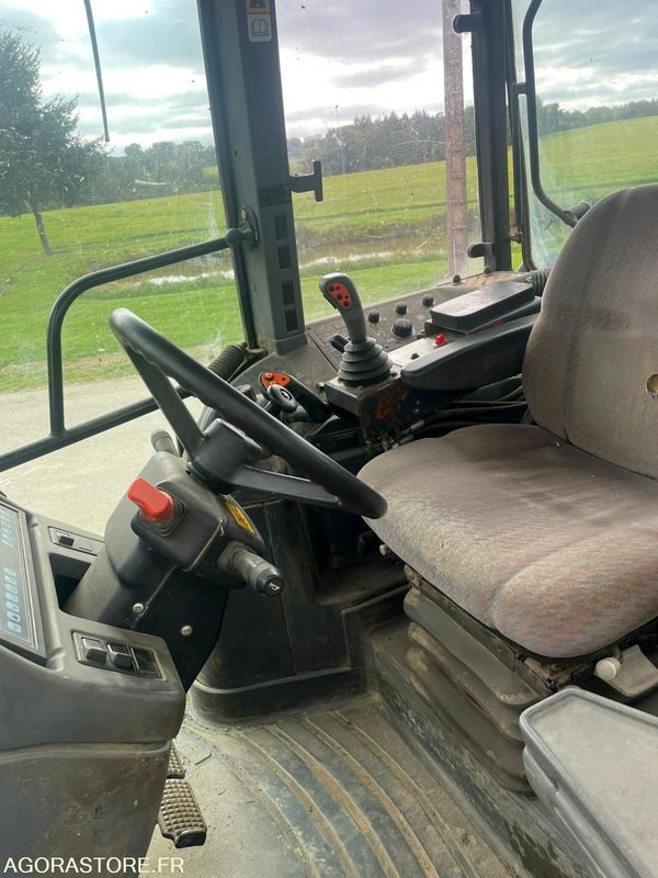 TRACTEUR NEW HOLLAND 8160 RANGE COMMAND - 1999 - 10500h - جرار: صور 4 TRACTEUR NEW HOLLAND 8160 RANGE COMMAND - 1999 - 10500h - جرار: صور 4