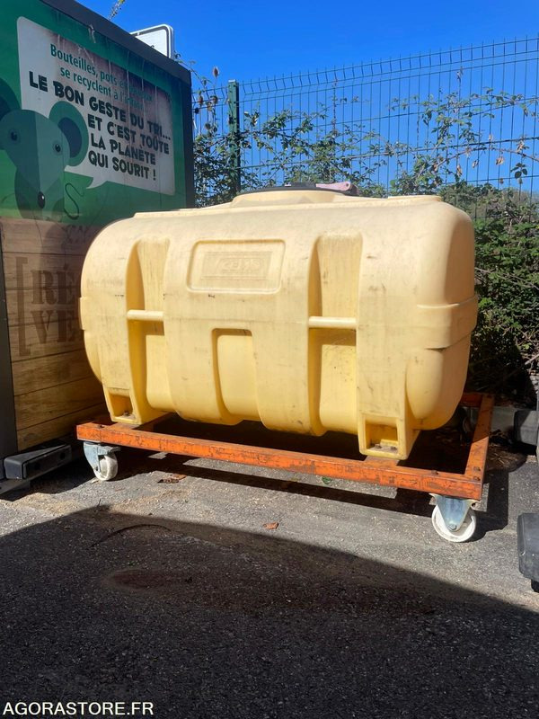 Tonne à eau - معدات الحدائق: صور 1 Tonne à eau - معدات الحدائق: صور 1