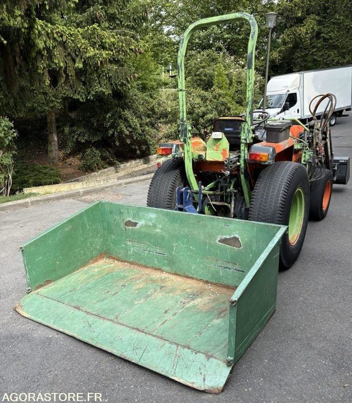 Tracteur Kubota L3300 - lot 149 - جرار: صور 4 Tracteur Kubota L3300 - lot 149 - جرار: صور 4