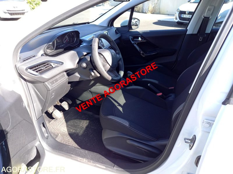 سيارة Vends Peugeot 208 essence: صور 8