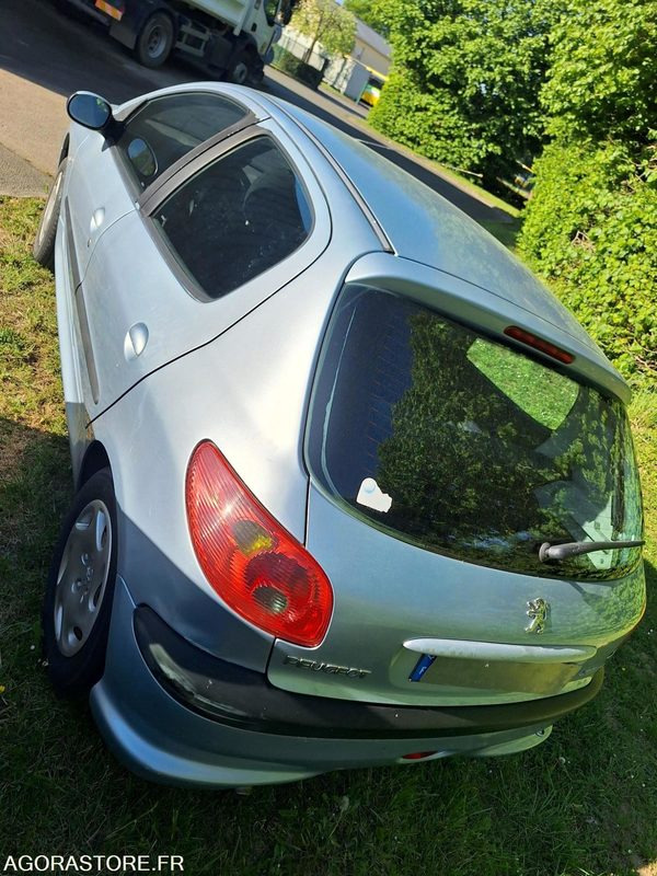 Voiture 206 bleue - سيارة: صور 3 Voiture 206 bleue - سيارة: صور 3