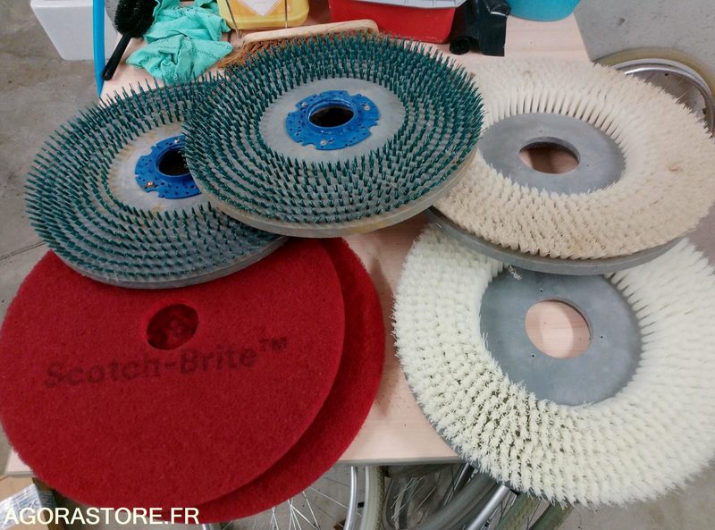 Auto laveuse TENNANT T300 - ماكينة فرك وتجفيف: صور 1 Auto laveuse TENNANT T300 - ماكينة فرك وتجفيف: صور 1