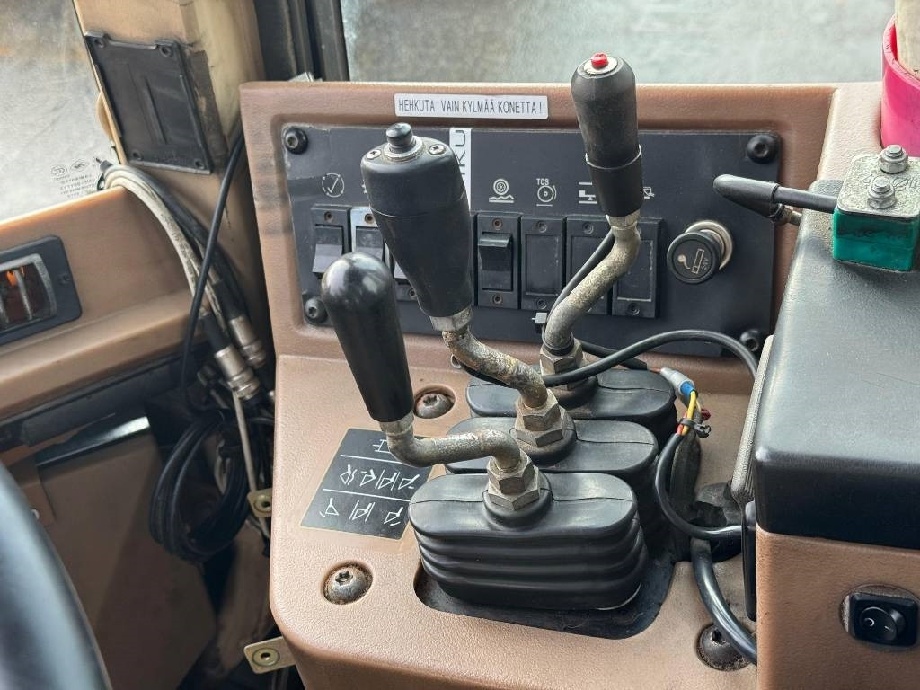 CAT 938 F II - اللودر بعجل: صور 4 CAT 938 F II - اللودر بعجل: صور 4