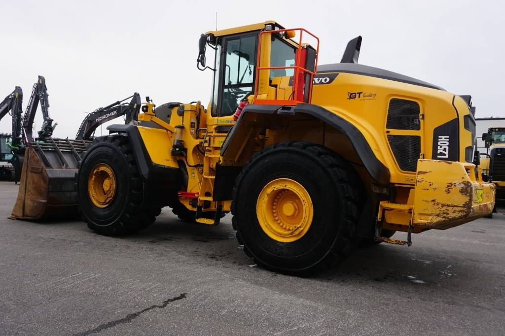 Volvo L250H *Uthyres* - اللودر بعجل: صور 3 Volvo L250H *Uthyres* - اللودر بعجل: صور 3