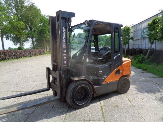 Doosan D35C-7 - رافعة شوكية ديزل: صور 1 Doosan D35C-7 - رافعة شوكية ديزل: صور 1