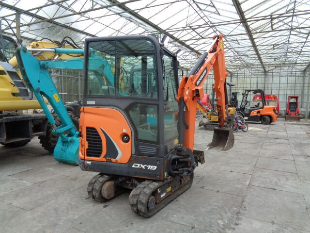Doosan DX19 - حفارة مصغرة: صور 4 Doosan DX19 - حفارة مصغرة: صور 4