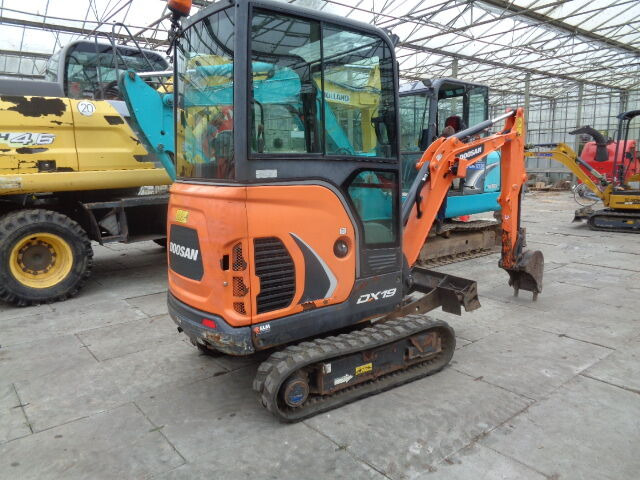 Doosan DX19 - حفارة مصغرة: صور 2 Doosan DX19 - حفارة مصغرة: صور 2