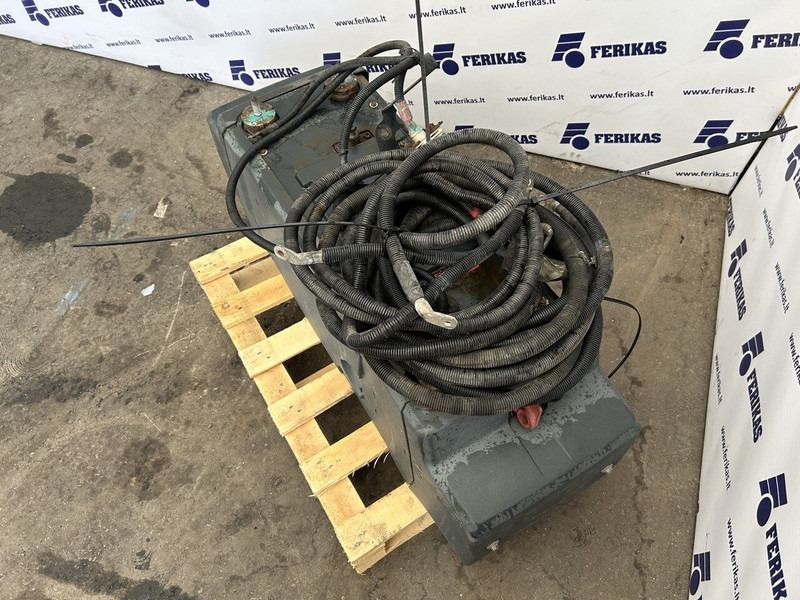 MAN rear mounting battery box - البطارية - شاحنة: صور 3 MAN rear mounting battery box - البطارية - شاحنة: صور 3
