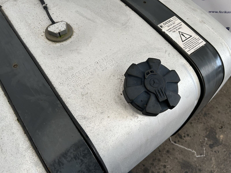 Mercedes-Benz 330L complete fuel tank with brackets - خزان وقود - شاحنة: صور 4 Mercedes-Benz 330L complete fuel tank with brackets - خزان وقود - شاحنة: صور 4