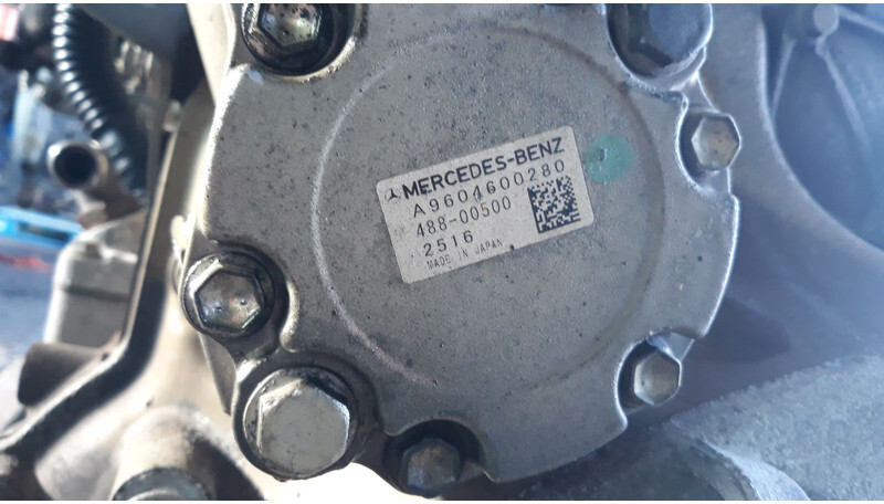 Mercedes-Benz MB power steering pump - مضخة التوجيه - شاحنة: صور 4 Mercedes-Benz MB power steering pump - مضخة التوجيه - شاحنة: صور 4