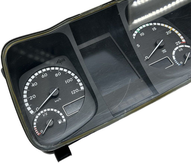 Mercedes-Benz instrument cluster Actros MP4 - لوحة القيادة - شاحنة: صور 3 Mercedes-Benz instrument cluster Actros MP4 - لوحة القيادة - شاحنة: صور 3