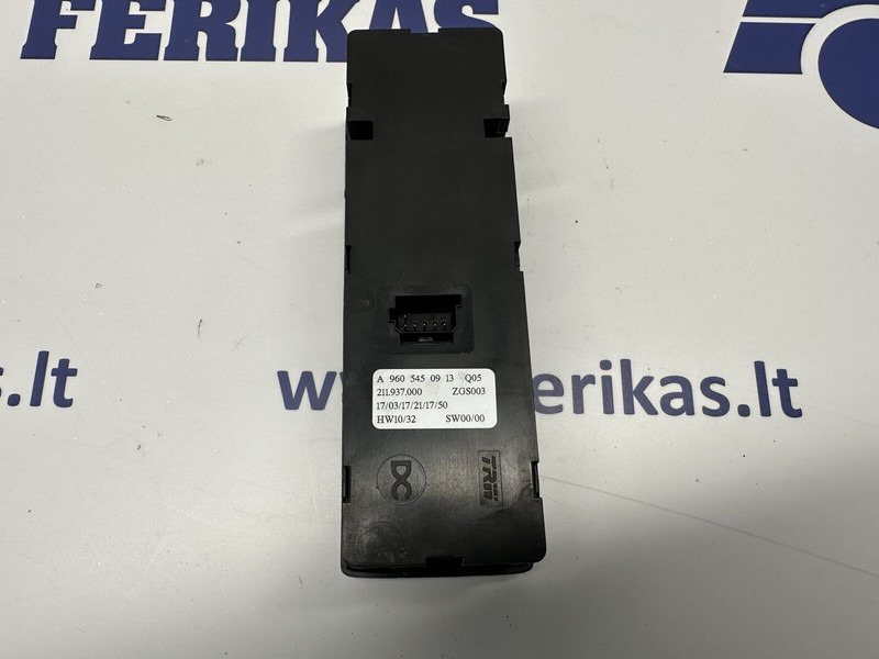 Mercedes-Benz passenger door, window control - لوحة القيادة - شاحنة: صور 2 Mercedes-Benz passenger door, window control - لوحة القيادة - شاحنة: صور 2